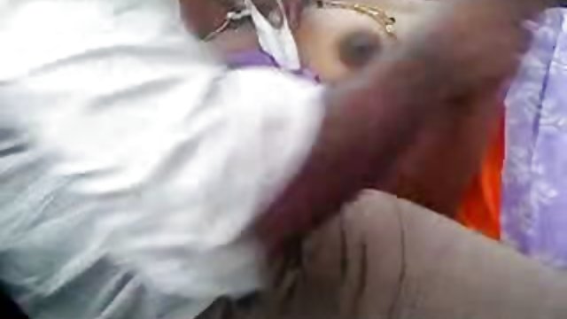 सबसे अच्छा अश्लील कोई पंजीकरण प्राकृतिक busty भारतीय लड़की seduces शर्मिला आदमी