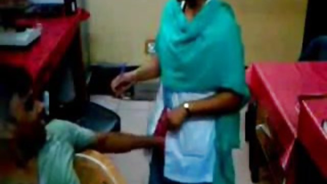 वयस्क कोई पंजीकरण नहीं दो भारतीय वेश्यांए